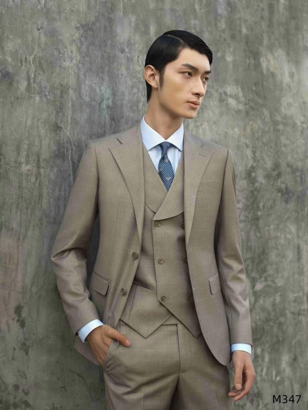 男士淺色兩?？畚餮b商務(wù)職業(yè)裝禮服